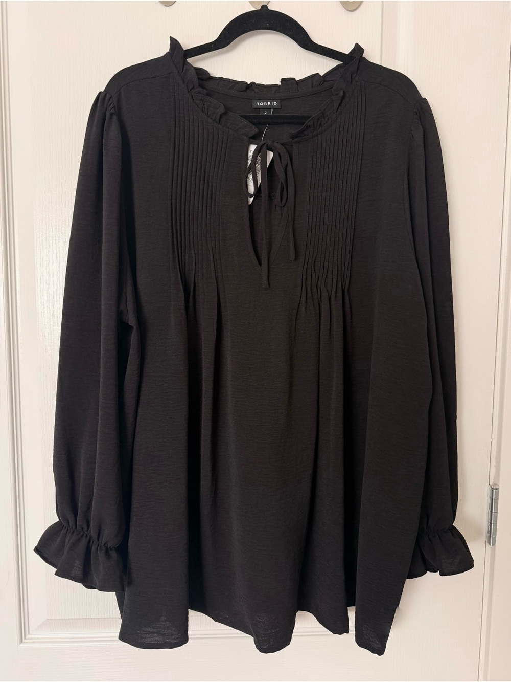 Torrid Black Pintuck Tie-Front Peasant Blouse Size 2/2x
